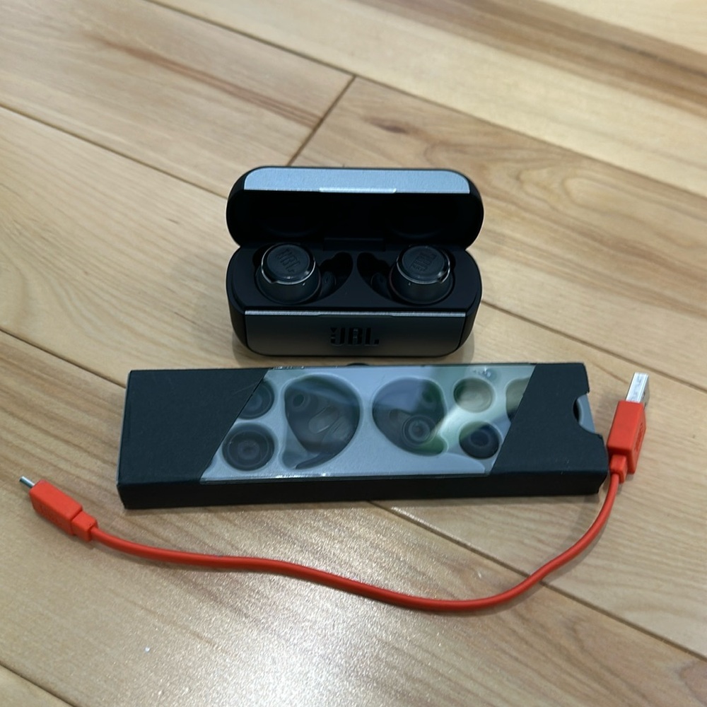 JBL reflect flow earbuds